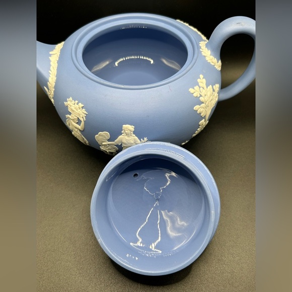 VTG Wedgwood England Blue Jasperware Collectible Greco Roman Motif Teapot, Lid - Picture 7 of 16